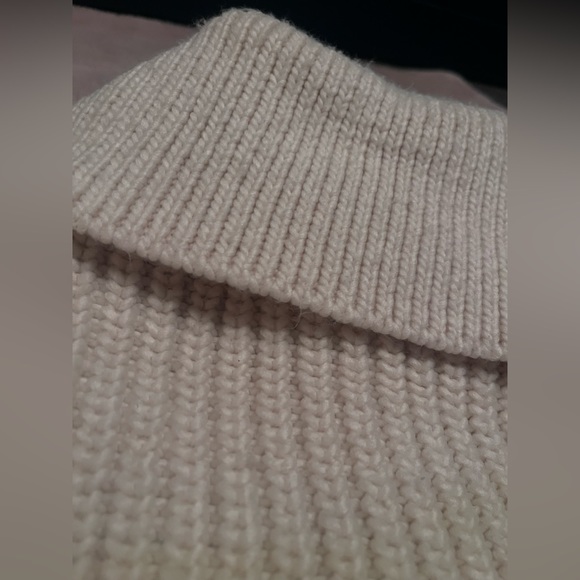 Cozy sweater 🩶 - Picture 5 of 5